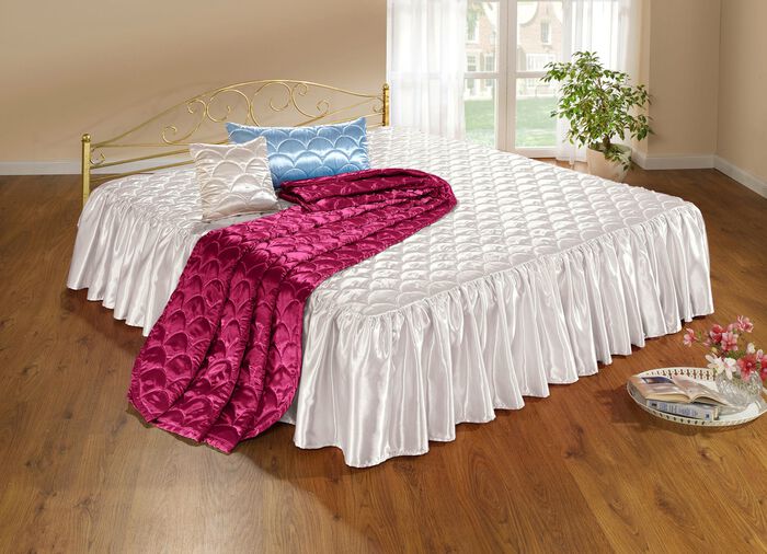 Tagesdecke mit Volantabschluss CREME