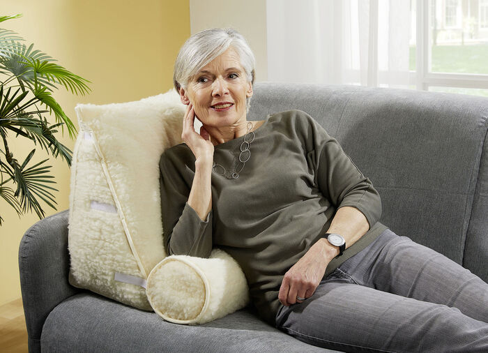 Schurwoll-R&uuml;ckenkissen mit Nackenrolle 