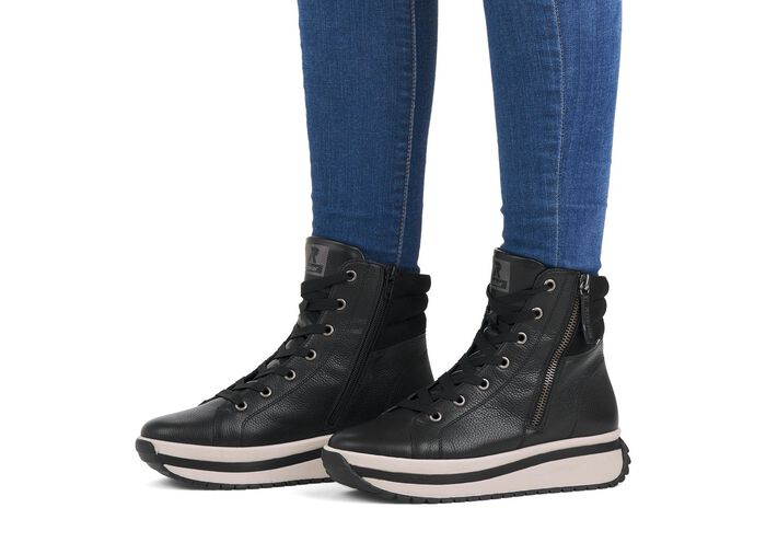 Rieker, trendige Damen-Boots, Winterschuhe, mit herausnehmbarem Fu&szlig;bett SCHWARZ