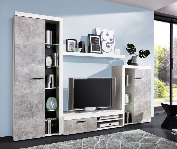 Moderne Wohnwand mit LED-Beleuchtung an den Glasb&ouml;den 