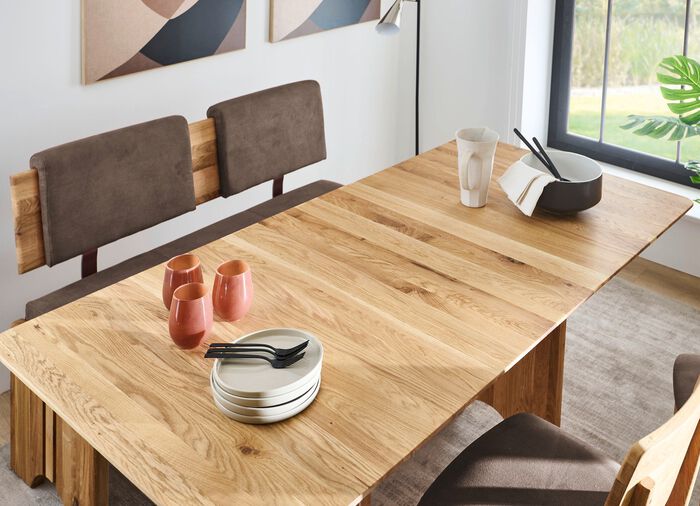 Esstisch mit Gestell aus massiver, ge&ouml;lter Eiche 