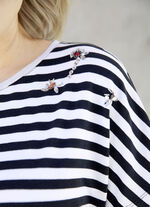 Pfiffiges Shirt mit Streifen-Dessin 