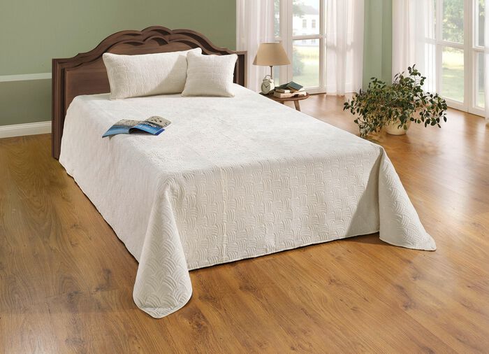 Wunderbar weiche Tagesdecke in Samtoptik und Kissenbez&uuml;ge CREME