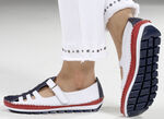 Gemini, klassische Damen-Slipper, Weite G, mit herausnehmbarem Fussbett WEISS-MARINE-ROT