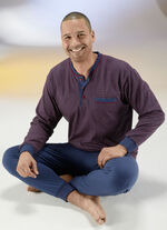 Pyjama mit Knopfleiste, Brusttasche, Arm- und Beinb&uuml;ndchen 