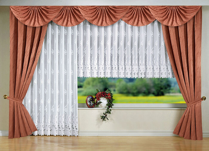 Hinreissender Blumenfenster-Vorhang mit Universalschienenband 