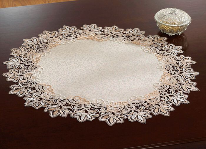 Elegante Raumdekoration mit 2-farbiger Makramee-Spitze 