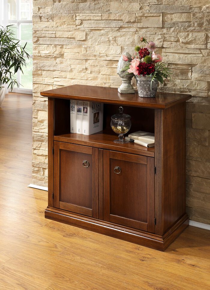 M&ouml;belserie aus teilmassivem Holz NUSSBAUM