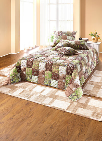Tagesdecken und Kissenbezüge in Patchwork-Optik aus Baumwolle  Tagesdecken und Kissenbezüge in Patchwork-Optik aus Baumwolle
