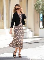 Kleid mit schwarzem Zierband  