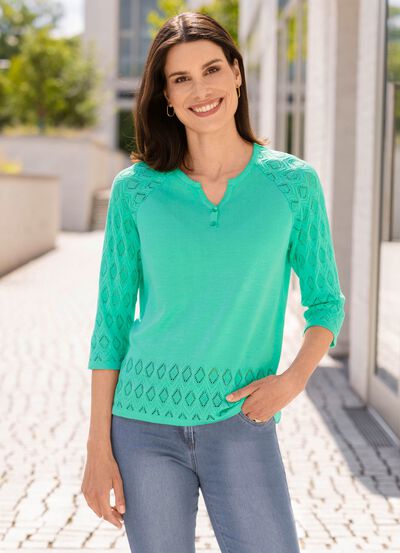 Pullover mit dekorativem Halsausschnitt 