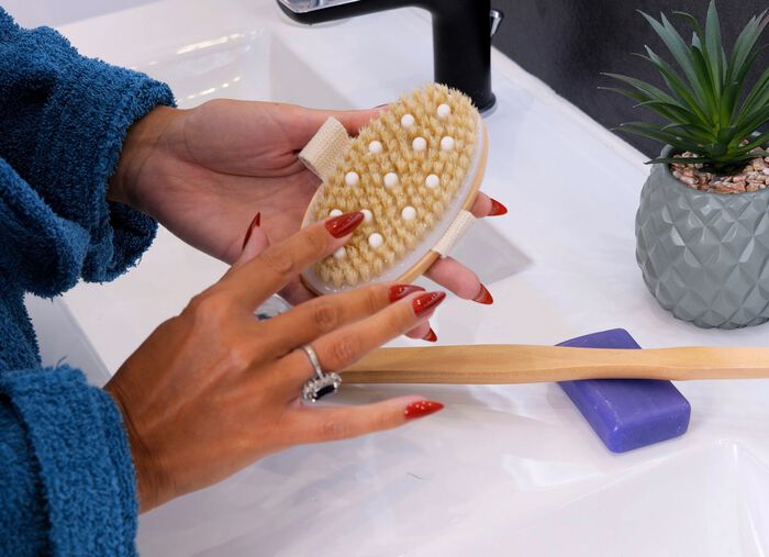 R&uuml;cken-  und Handb&uuml;rste aus Holz 