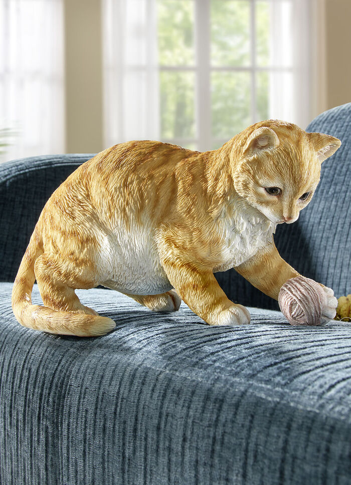 Katze mit Wollknäuel 