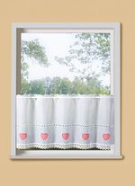 Kurzvorhang mit Macram&eacute;-Abschluss und Stangendurchzug 