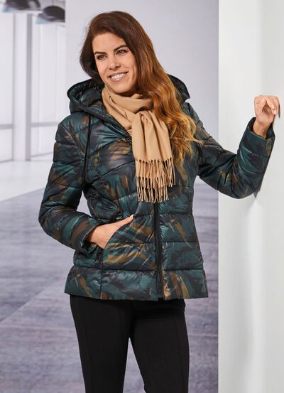 Jacke mit fester Kapuze 