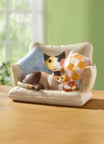 Katzenmama auf Sofa aus der Rosina-Wachtmeister-Kollektion 