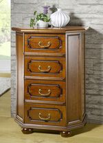 Schubladenkommode mit detailreichen Schnitzereien 