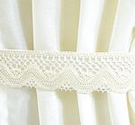 Übergardine mit aufgesetzter Häkelborte 