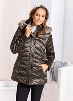 Jacke mit abnehmbarer Kapuze 