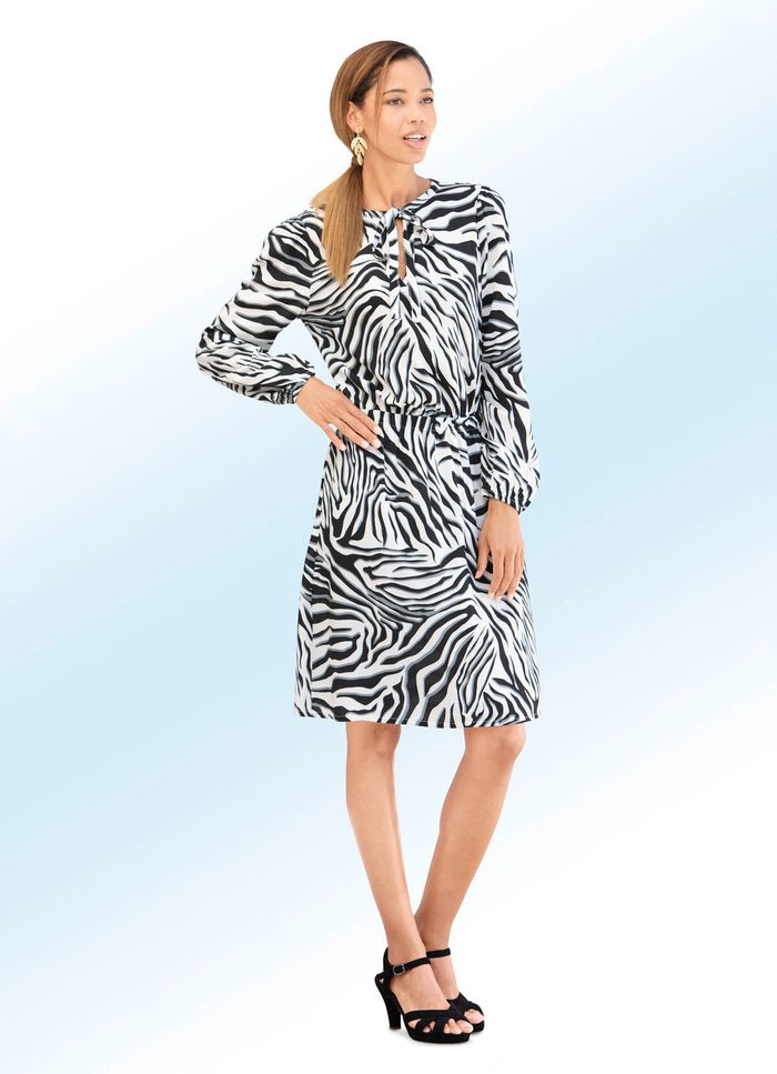 Kleid mit Stehkragen 