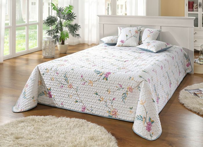 Feine Tagesdecke und Kissenbz&uuml;ge in angenehmer Qualit&auml;t CREME