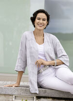 Strickjacke mit Mustermix im Wellendessin HELLGRAU