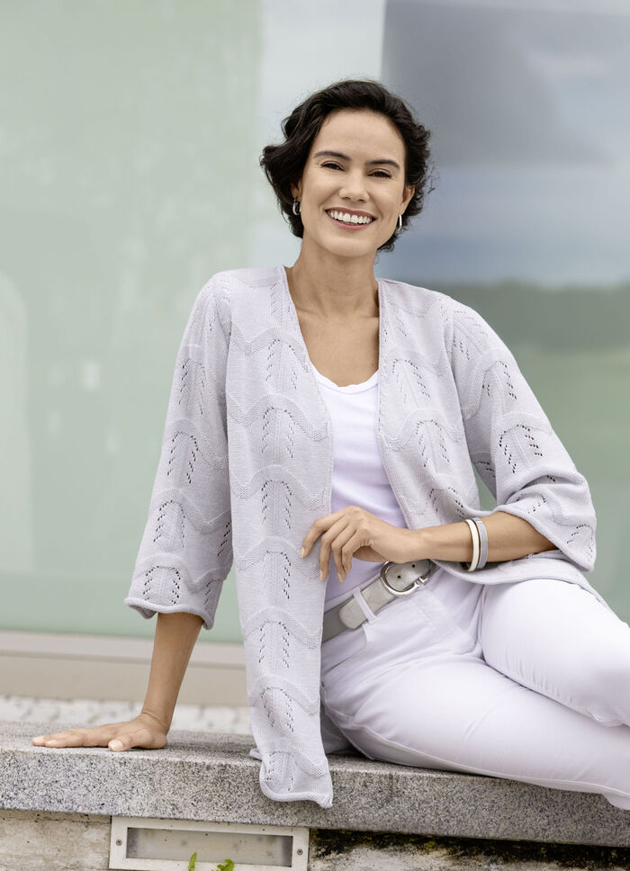 Strickjacke mit Mustermix im Wellendessin HELLGRAU