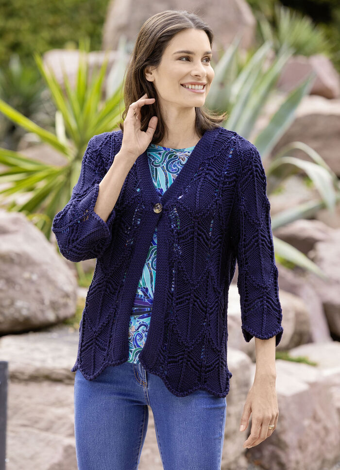 Strickjacke in effektvoller Häkeloptik 