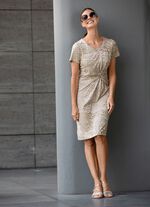 Kleid mit raffinierter Knotenoptik 