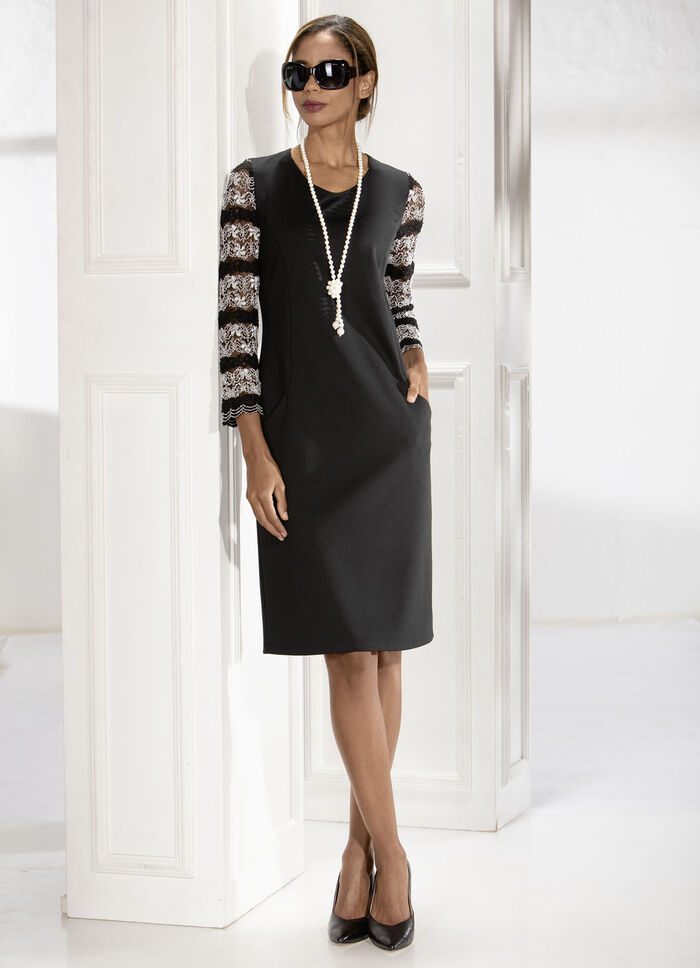 Kleid mit silberfarbenem Zierstepp 
