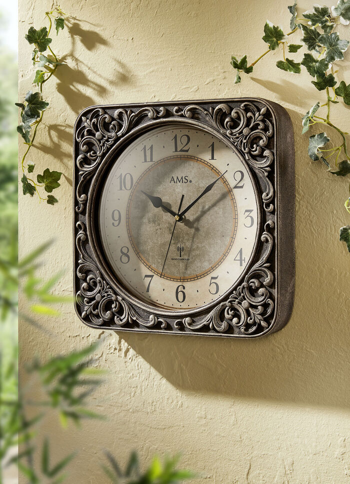 Funk-Wanduhr mit wetterfestem Kunstharzgehäuse 