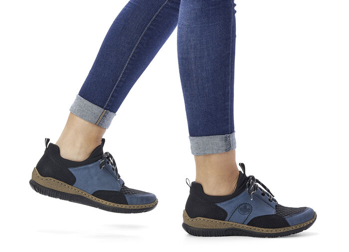 Rieker Slipper mit flotter Zierschnürung JEANS-SCHWARZ