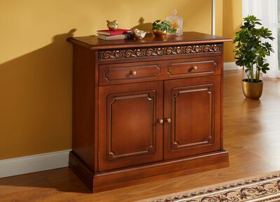 Kommodenserie mit Echtholzfurnier und Schnitzerei-Verzierungen 