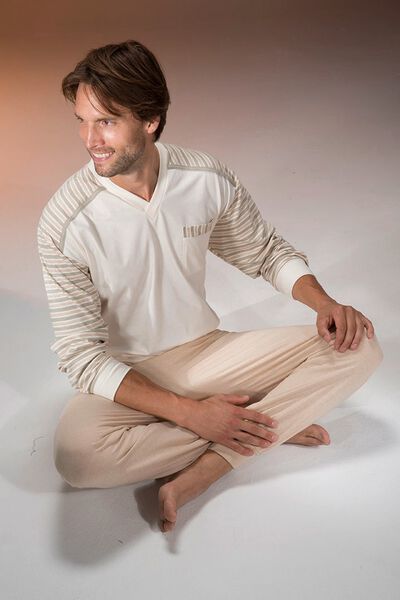 G&ouml;tting Pyjama mit V-Ausschnitt und B&uuml;ndchenabschl&uuml;ssen, Naturfaser 