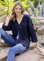 Strickjacke in effektvoller Häkeloptik 