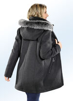 Jacke in stilvoller Schnittführung 
