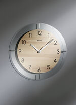 Hochwertige Wanduhr mit Funkuhrwerk BUCHE