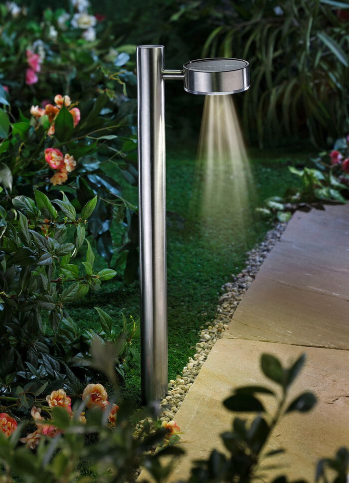 GRUNDIG LED Wegeleuchte 