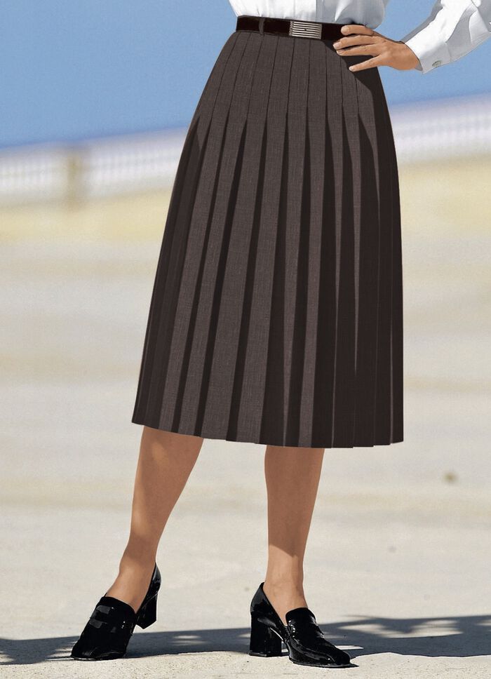 Rock mit figurg&uuml;nstigen Rundumfalten 