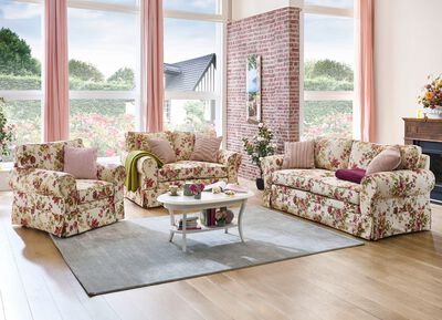 Frei im Raum aufstellbare Polsterm&ouml;bel mit Dekokissen 