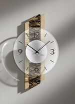 Wanduhr mit Einlage aus Baumrinde 