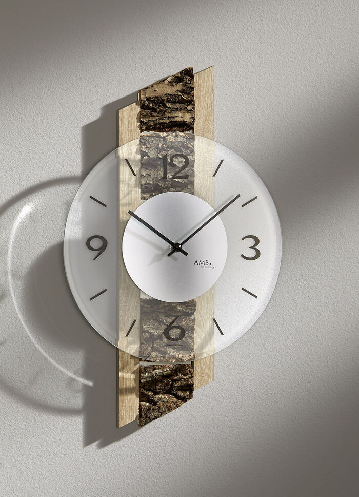 Wanduhr mit Einlage aus Baumrinde 
