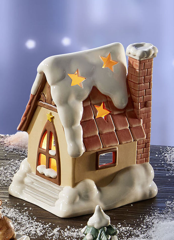 Winterliche Szene: Tolle Himmelsboten im Winterwald CREME-GR&Uuml;N