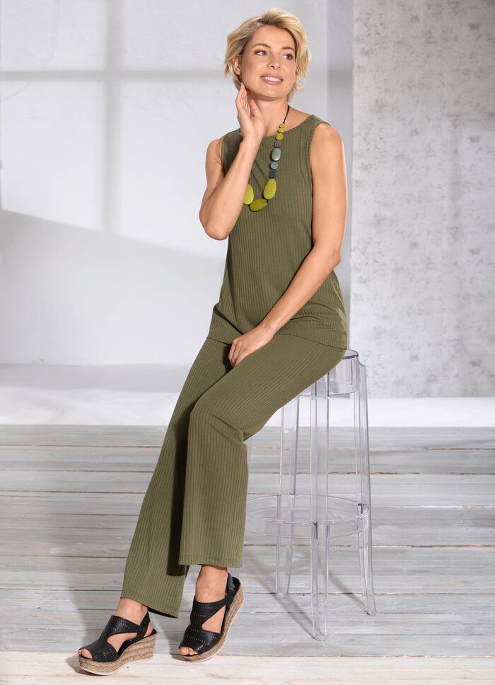 Tr&auml;gershirt mit modisch flachem Halsausschnitt in 2 Farben OLIV