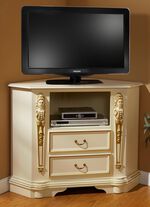 Italienische Kommodenserie mit reich verzierten Fronten 