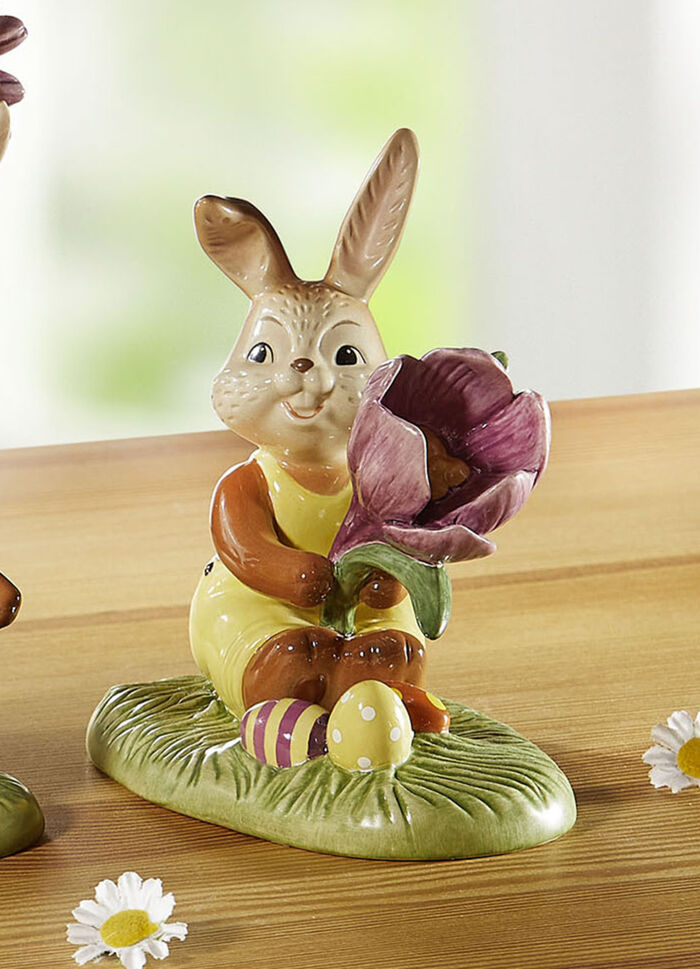 Süsses Häschen mit Krokuse 