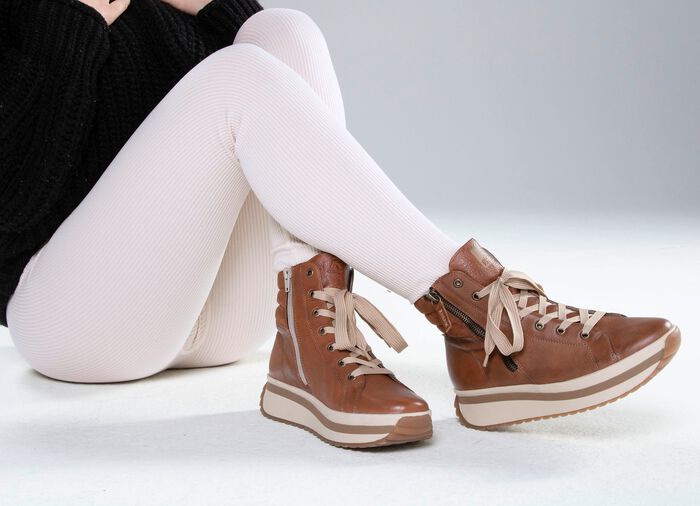 Rieker, trendige Damen-Boots, Winterschuhe, mit herausnehmbarem Fu&szlig;bett BRAUN