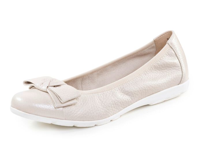 Caprice, schicke Damen-Ballerinas, Weite G, mit Gummizug PERLWEISS