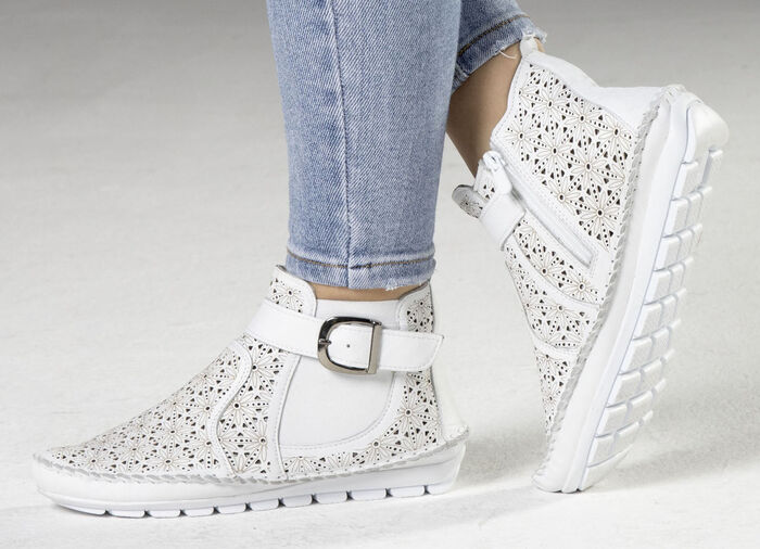 Gemini Mokassin-Stiefelette mit verstellbarer Zierspange WEISS
