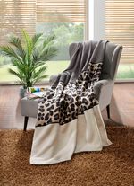 Schlafdecke im trendigen Leo-Dessin 